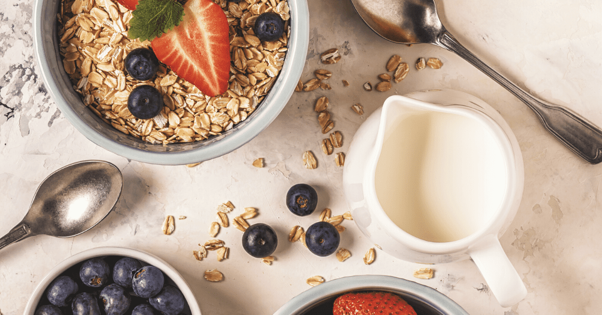 porridge and berries breakfast table